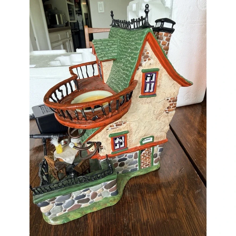 Dept 56 Halloween Snow Village Witches Brew Pub Light Up House 2004 LIGHTS UP!